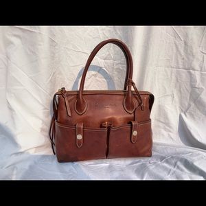Beautiful Dooney & Bourke shoulder bag. So supple and delish feeling